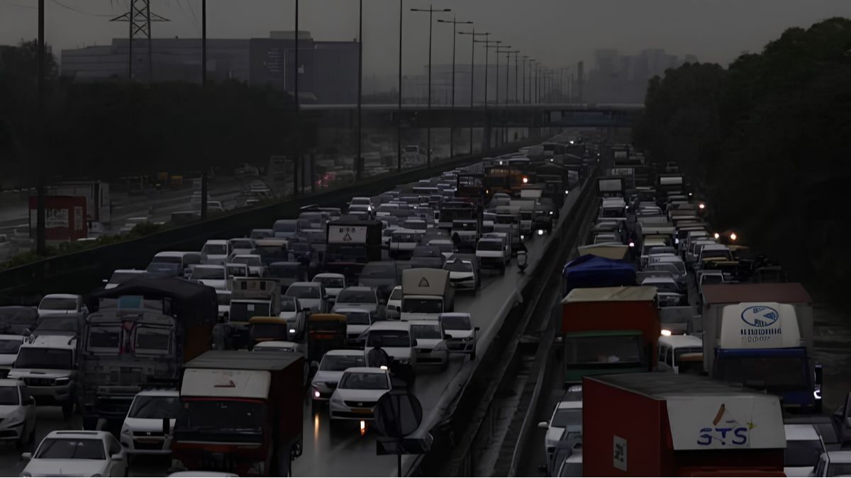 Bureaucratic Standoff results in black out of Delhi-Gurugram expressway: Who’s responsible