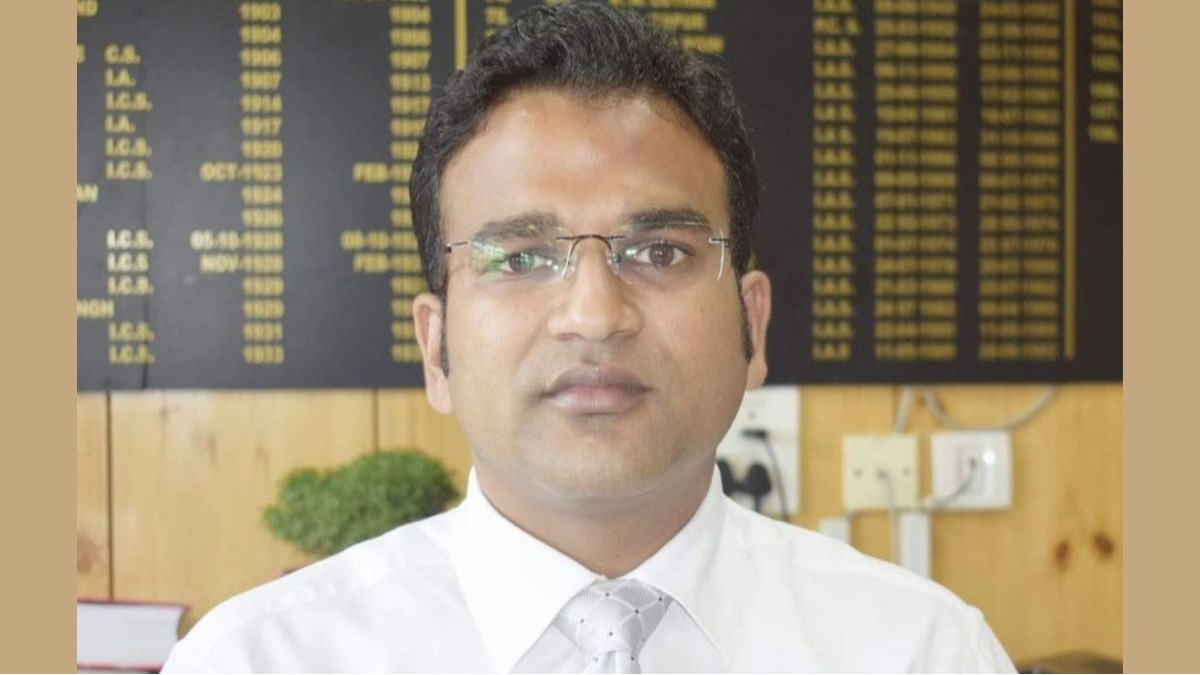 Himachal govt relives Nipun Jindal, IAS to join GoI