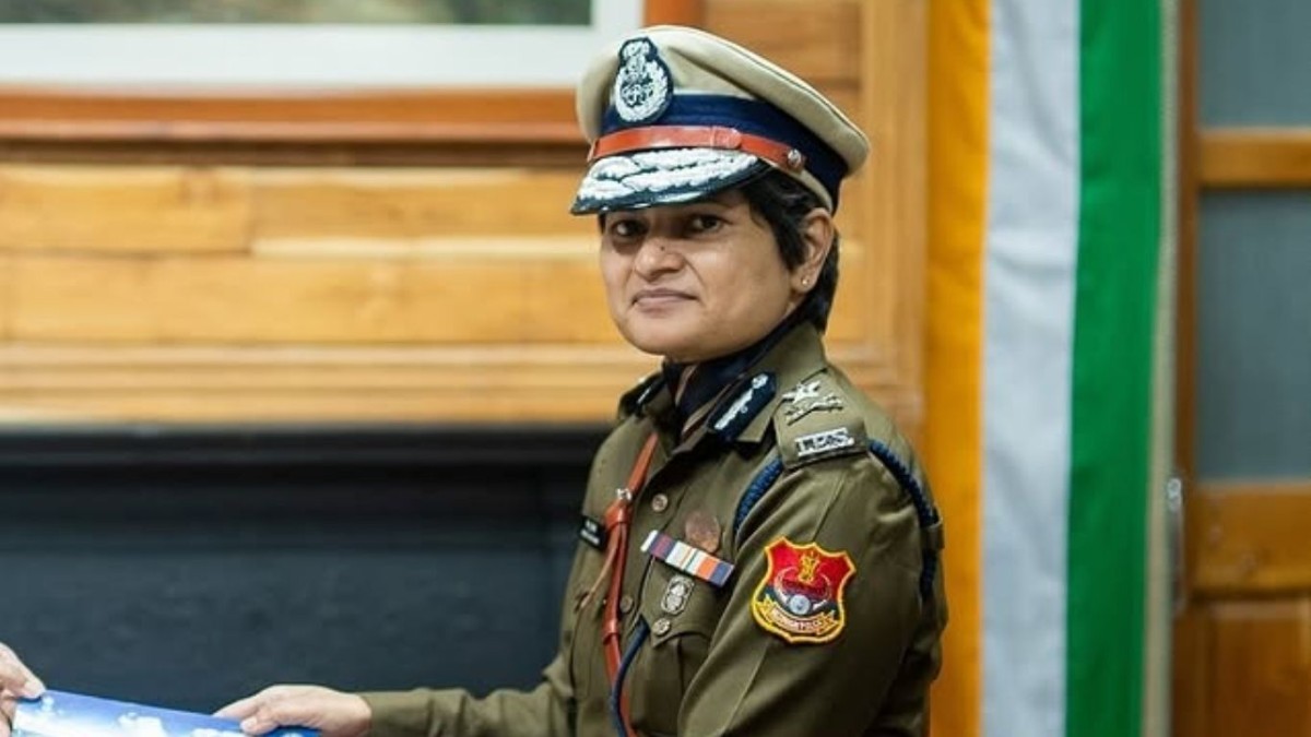 IPS officer Meenu Chaudhry transferred to Lucknow