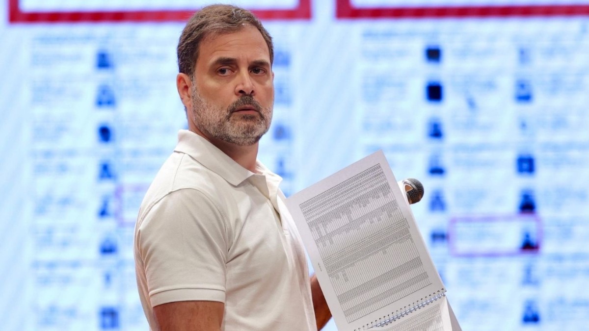 Why did Rahul Gandhi praise two Election Commissioners?