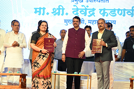 CM Fadnavis distributes skilling certificates