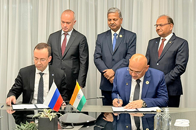 HAL and UAC sign MoU in Moscow for production of SJ-100