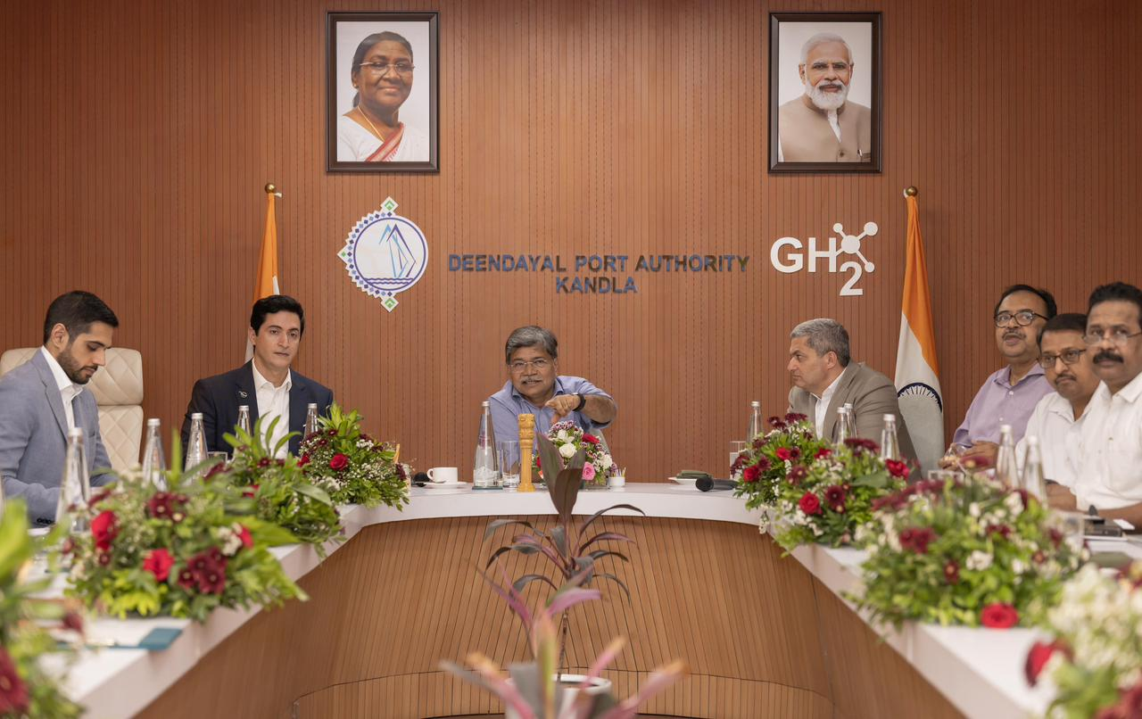 DPA Chairman holds meeting with DP world delegation
