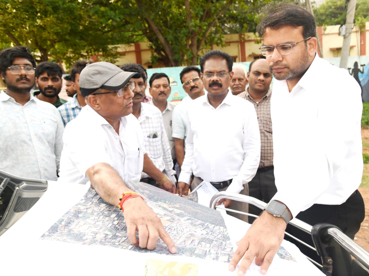 GVMC Commissioner Ketan Garg reviews road widening proposals