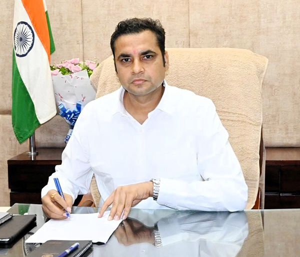 IAS Raghvendra Singh Brings Digital Transformation in Jabalpurâ€™s Public Healthcare